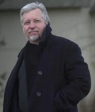 Dan Simmons